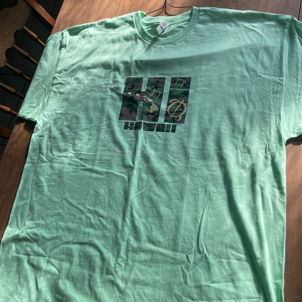 Hawaii Green Graphic T-Shirt